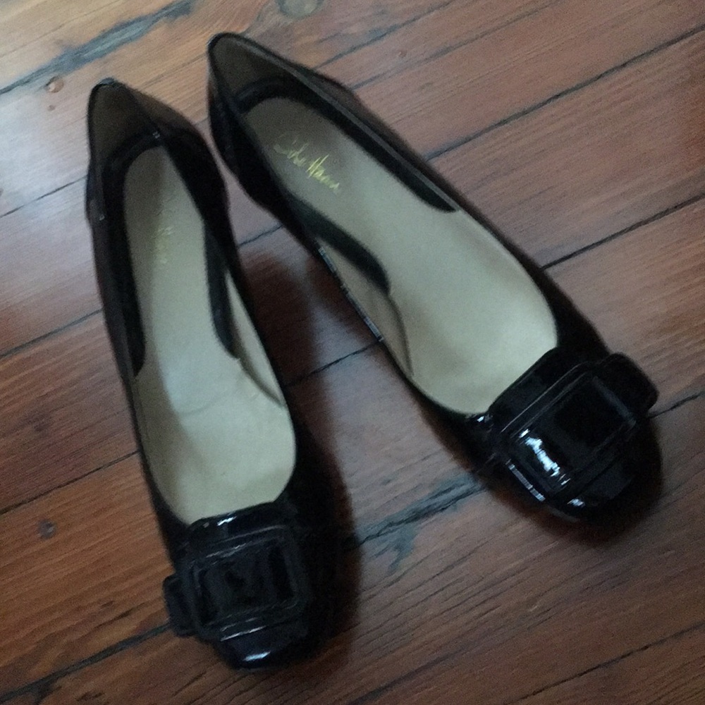 Cole Hahn kitten heel patented leather pumps